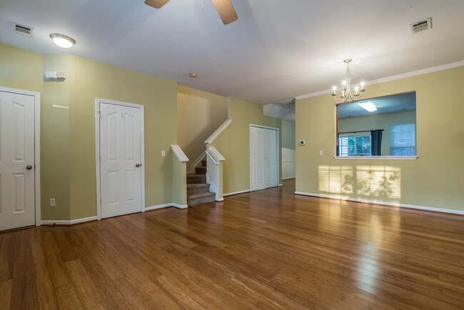 Building Photo - 303 Huck Ct