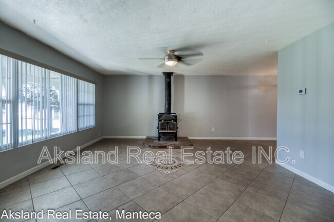 Foto del edificio - 3007 W Lathrop Rd