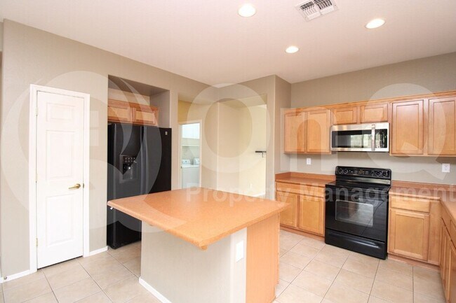 Building Photo - 40802 N Trailhead Way