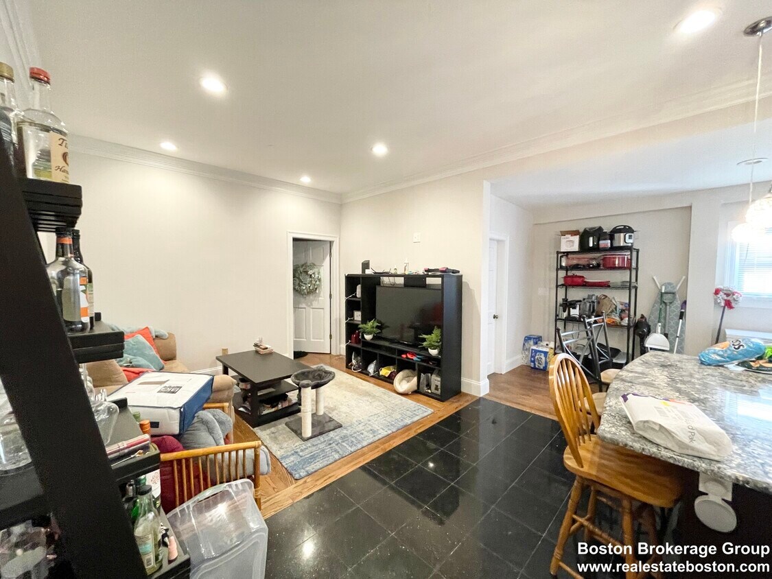 Primary Photo - 32 Sumner St