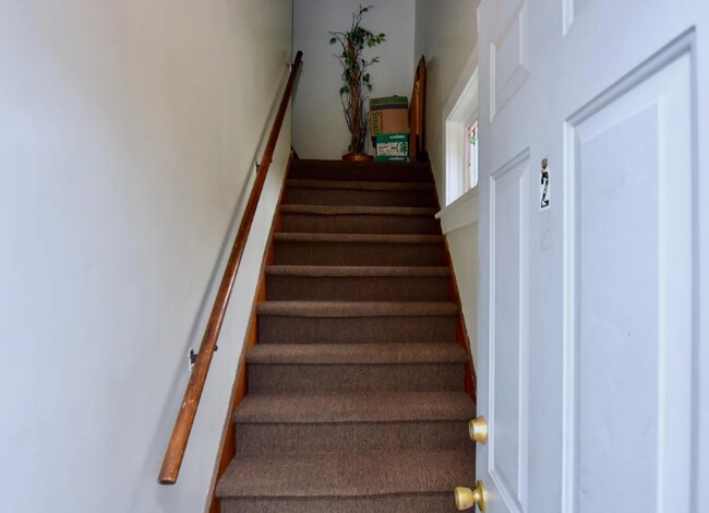 Building Photo - 1536 Jiroch St