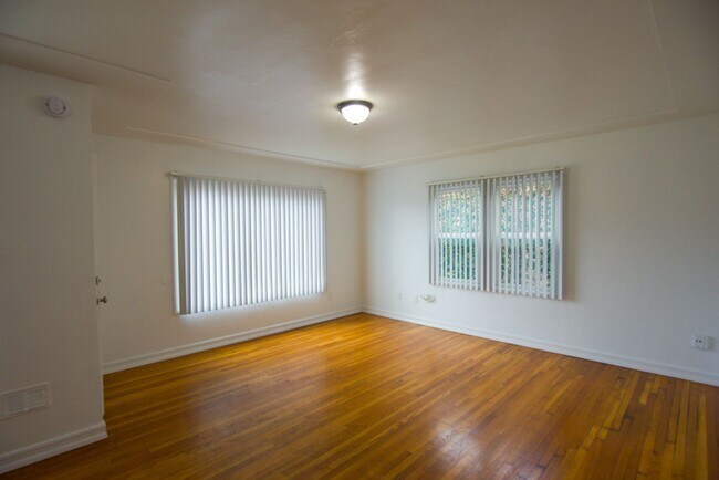 Building Photo - 170-170 1/2 Garret Avenue