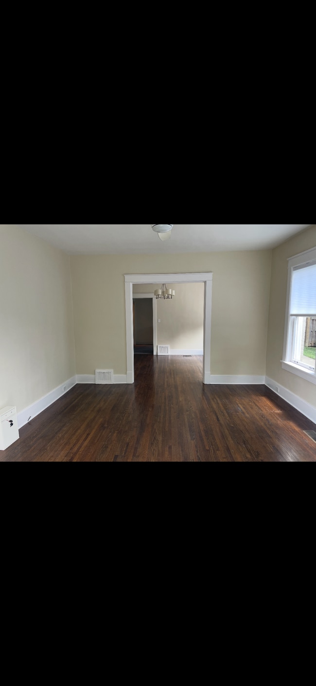 Living room view from front door - 1409 Stratton Ave