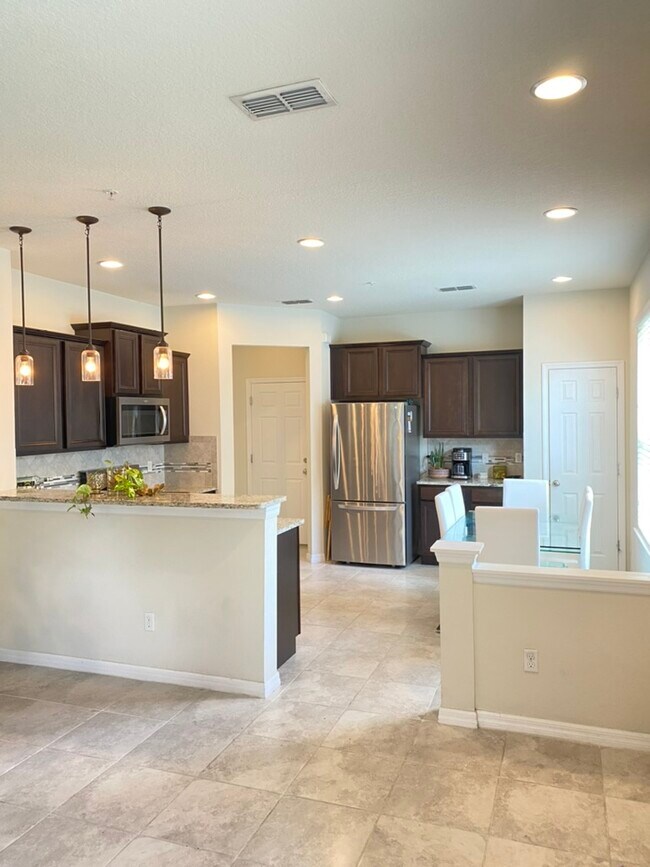 Building Photo - 1100 Pavia Dr