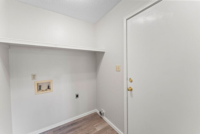 Building Photo - 2462 N Homewood Ave