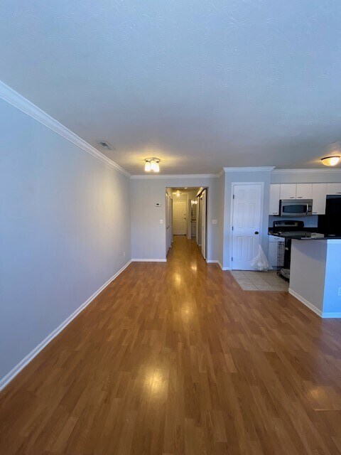 large living area - 5 W Lincoln St