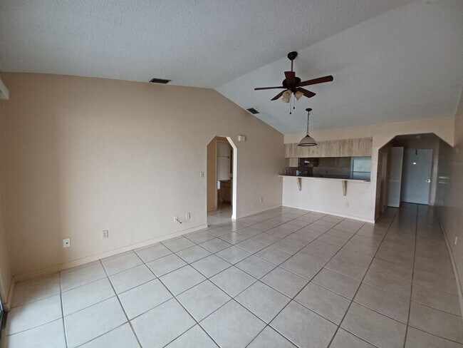 Building Photo - SW area Apartment on a fresh a water canal