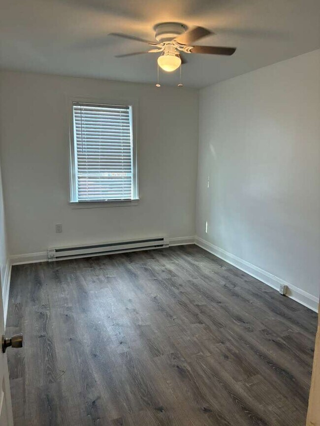 Building Photo - 4136