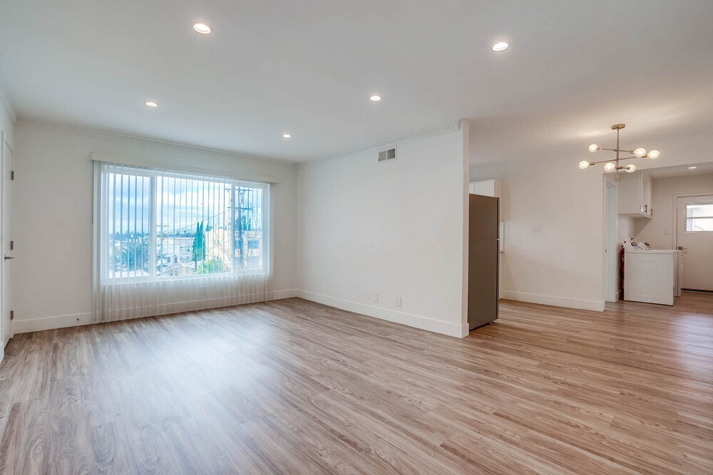 Foto principal - 4037 W 28th St