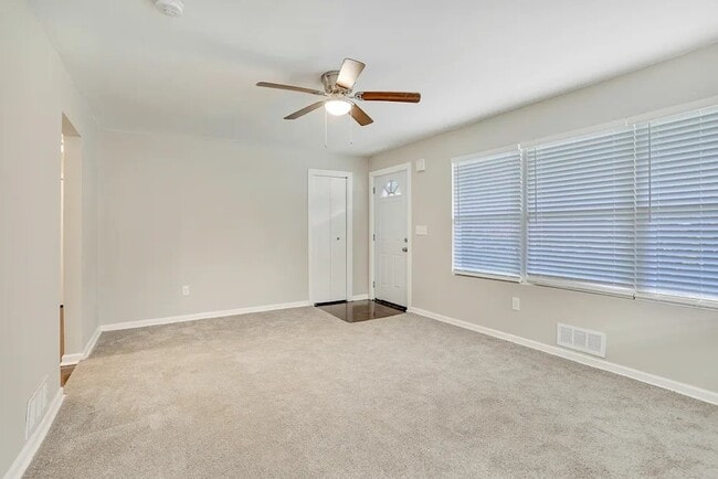 Building Photo - 2285 Headland Dr