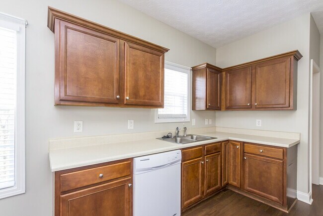 Building Photo - 206 Providence Rd