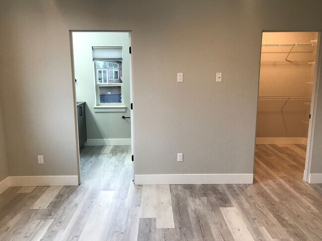 Foto del edificio - Pet Friendly Three Bedroom in Central Location!