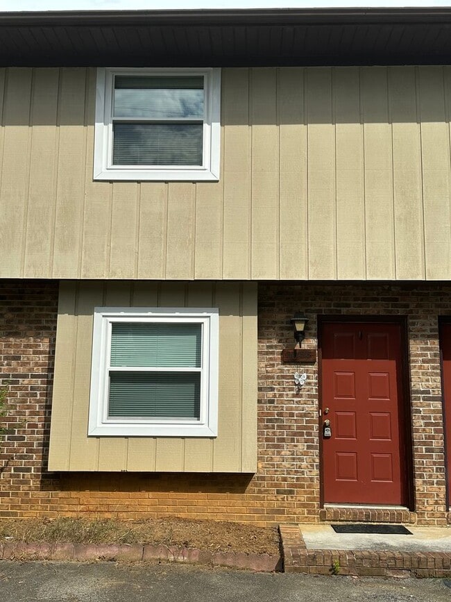 Building Photo - 1055 Kendrick Creek Rd