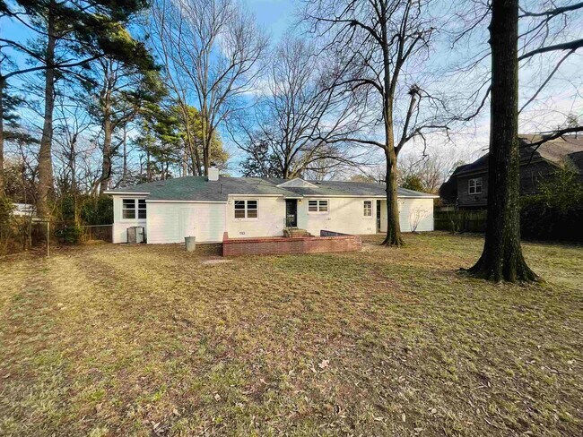 Foto del edificio - 329 Fairfield Cir