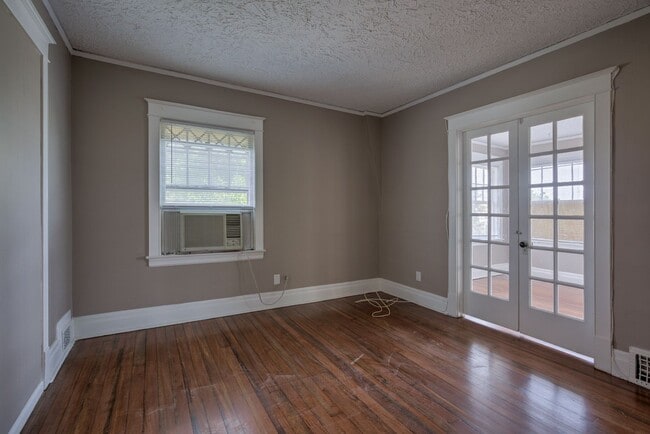 Photo - 3405 Dewey Ave Apartment