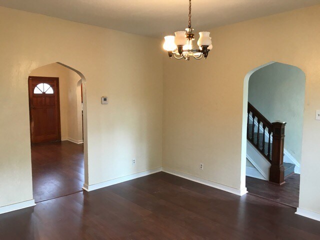 Foto del edificio - 1534 Ridge Ave