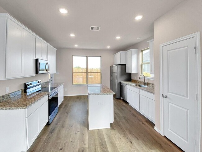 Building Photo - 13071 Clearview Dr