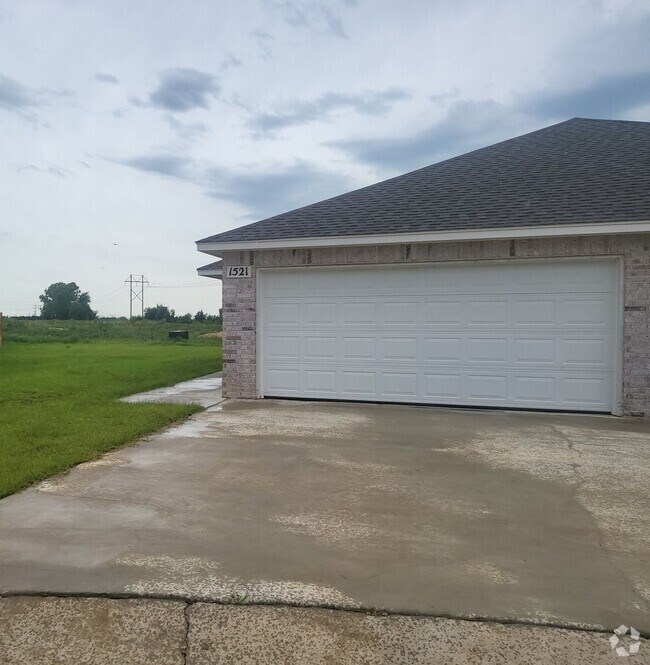 202 W Redwood Ave, Sallisaw, OK 74955 House Rental in Sallisaw, OK