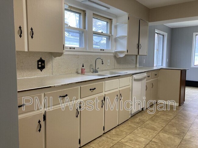 Foto del edificio - 820 Spring Ave NE