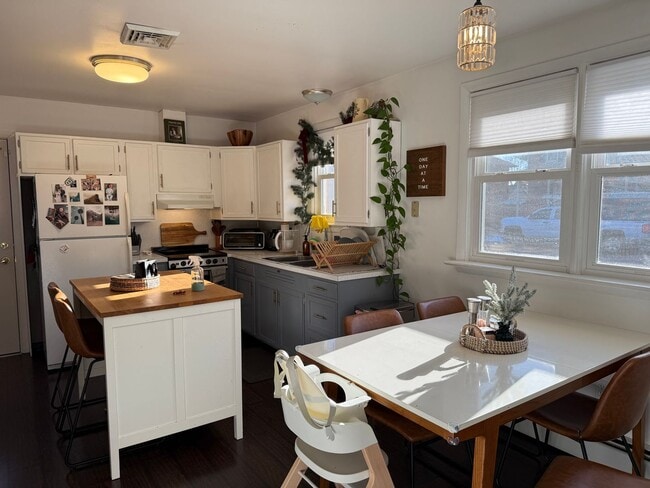 Building Photo - Charming 2 Bedroom Home in Prime Lititz Location - Attached Garage & Large Unfinished Basement