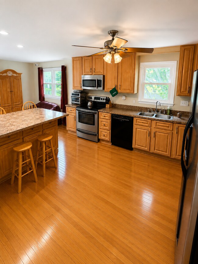 Kitchen - 212 Dauntly St