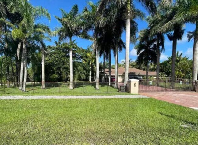 Foto del edificio - 9117 Mandarin Blvd