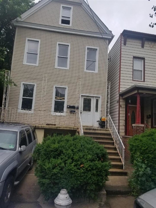 Primary Photo - 20 Linden Ct
