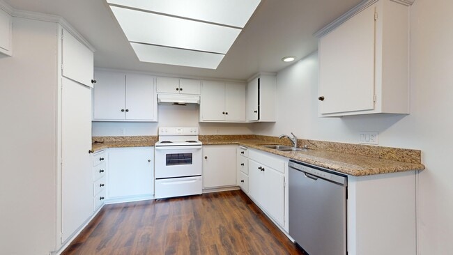 Building Photo - 1100 Monterey Blvd