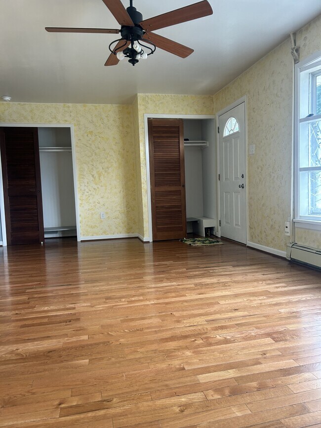 Building Photo - 1403 Dartmouth Rd