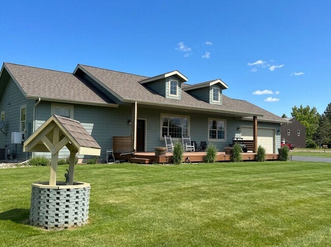 Foto del edificio - Spacious Home, Large Lot, Great Location