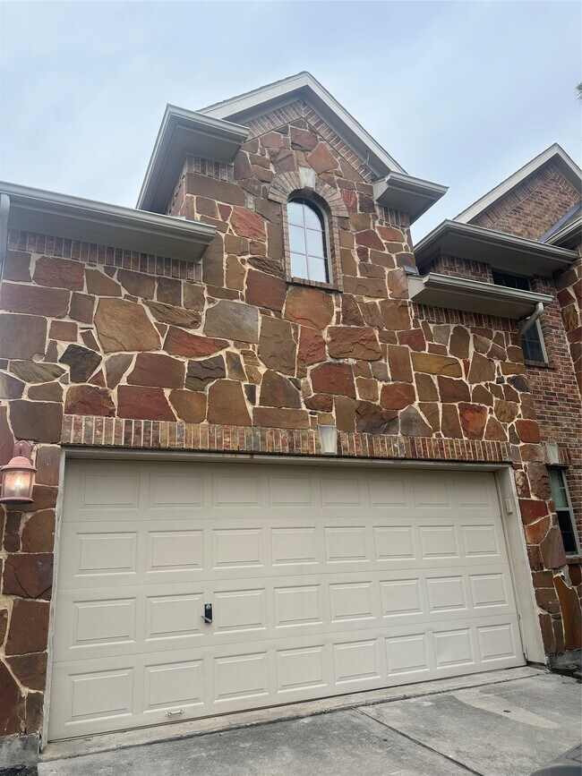 Foto del edificio - 13915 Sawmill Run Ln