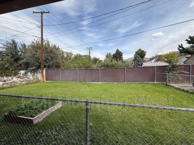 Building Photo - 142 N 200 W