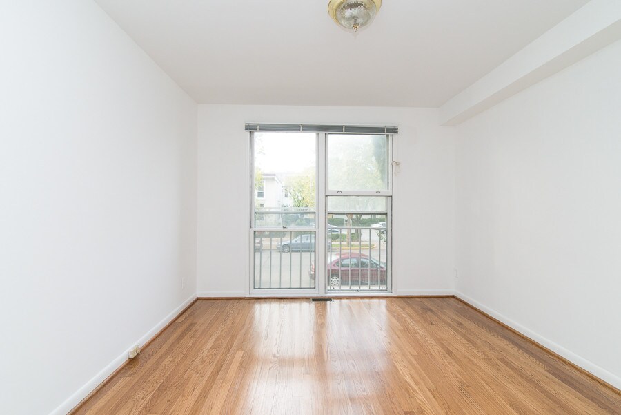 Primary Photo - 281 G St SW