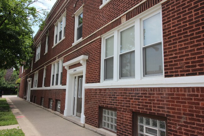 Foto del edificio - 4628 W Lawrence Ave