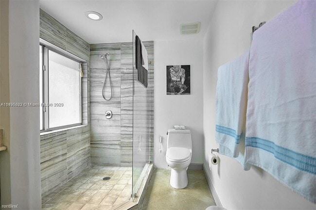 Building Photo - 2 br, 2 bath Condo - 7700 Collins Ave