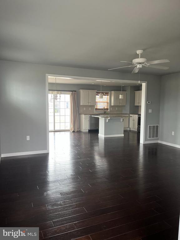 Building Photo - 102 Landover Ct