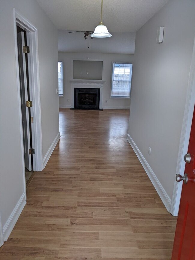 Foto del edificio - Escoba Bay Neighborhood 3 Bedroom Home