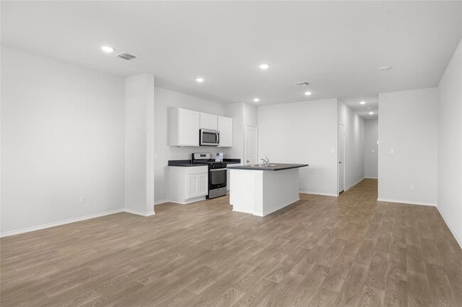 Building Photo - 133 Varner Way