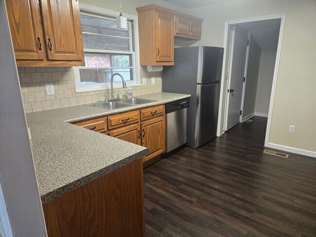 Foto del edificio - FOR RENT in  North Columbus! Available NOW!