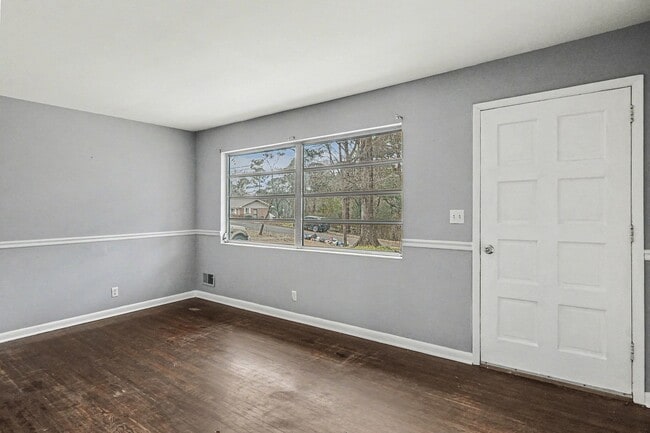 Building Photo - 1147 Oakley Dr