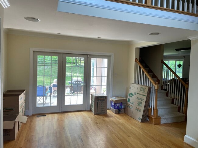 Foyer - 23 Spring Valley Rd