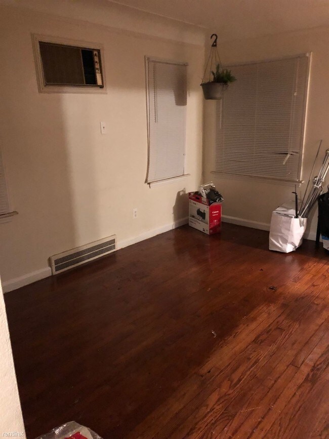 Building Photo - 2 br, 1 bath House - 5570 Farmbrook St