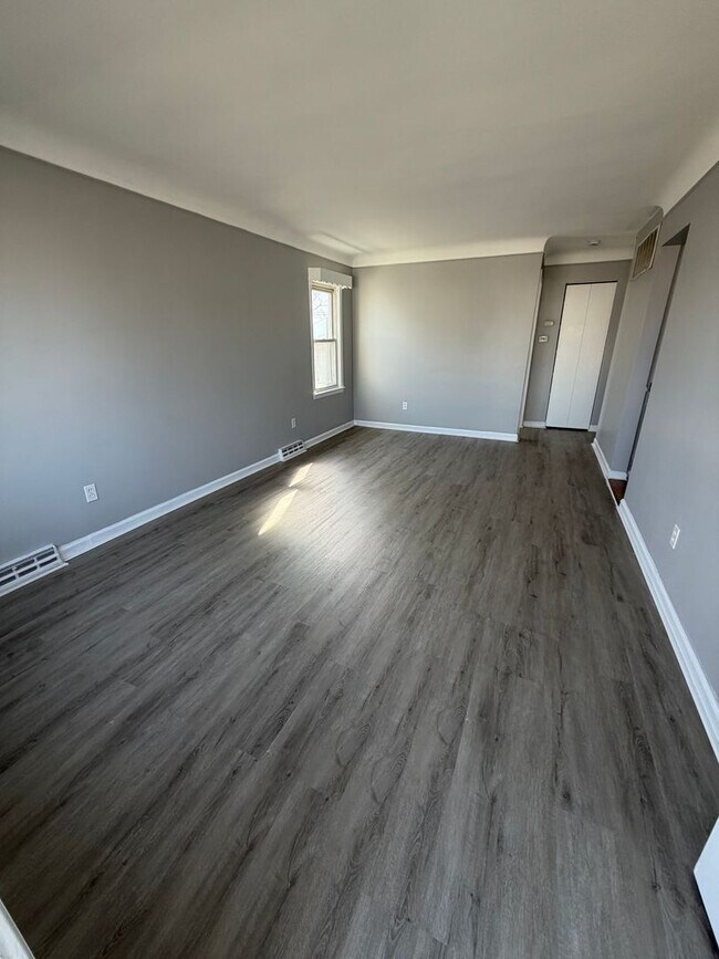 Foto del edificio - 24593 Wilmot Ave