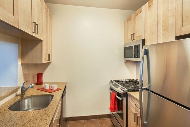 Building Photo - 2 bedroom in NEW YORK NY 10004
