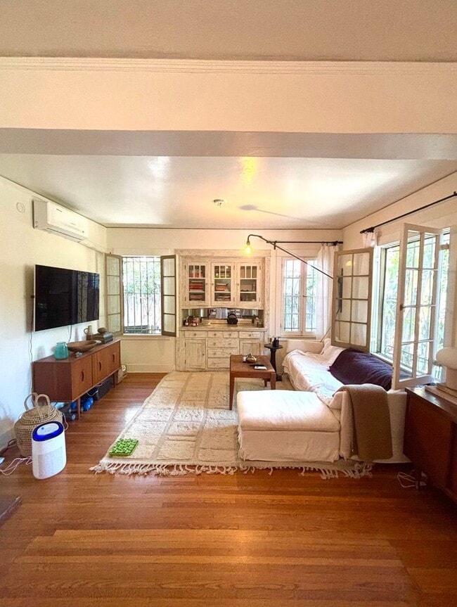 Photo - 907 N Genesee Ave Apartment