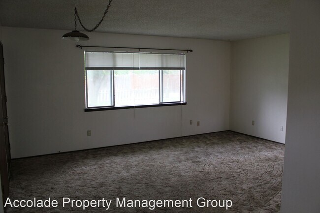 Building Photo - 1213 N Delphine St
