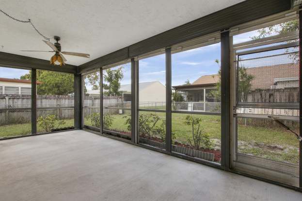 Foto del edificio - 113 Pinewood Ct