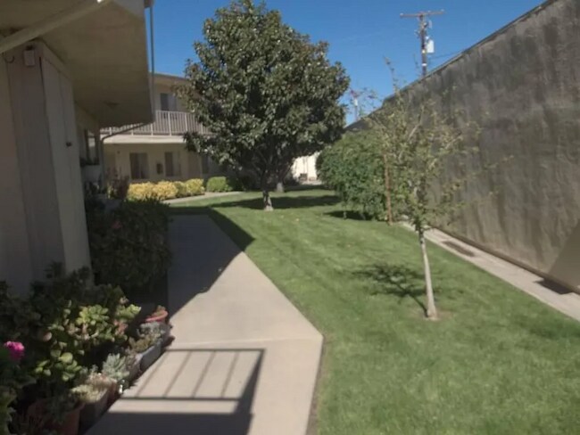 Foto del edificio - 522 E Ave Q-5