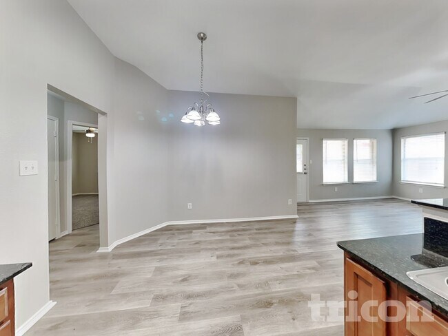 Foto del edificio - 1602 Canary Island Ct