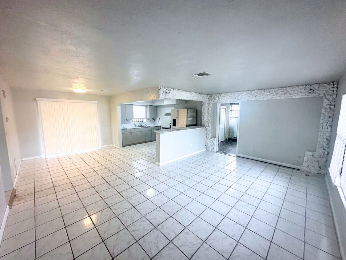 Photo - 4390 NW 174th Dr (Miami Gardens, FL)